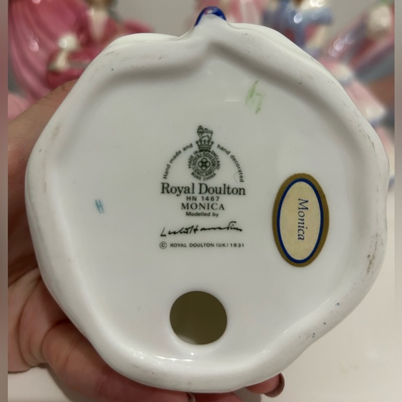 Royal Doulton Vintage Figurine Monica - Picture 5 of 6